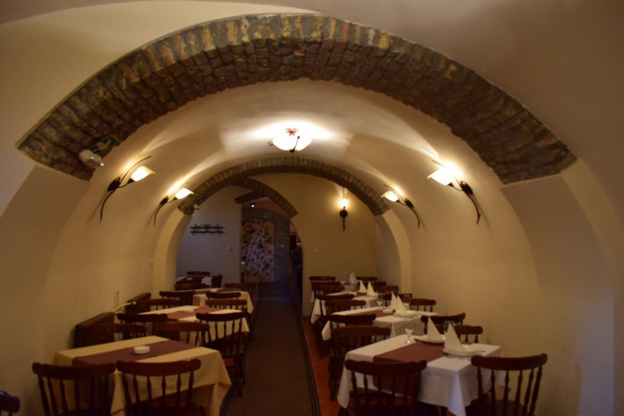 Bed and Breakfast Dvorac Fantast Becej Экстерьер фото