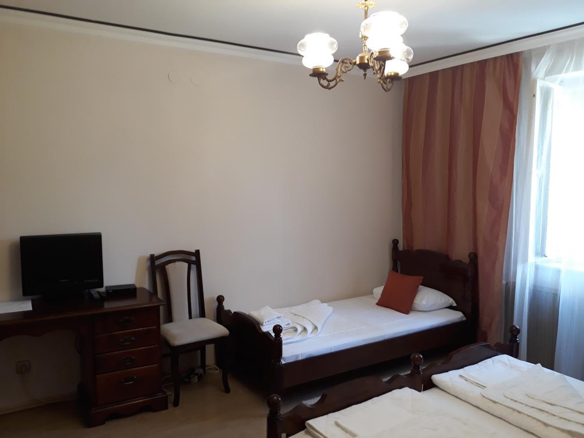 Bed and Breakfast Dvorac Fantast Becej Экстерьер фото
